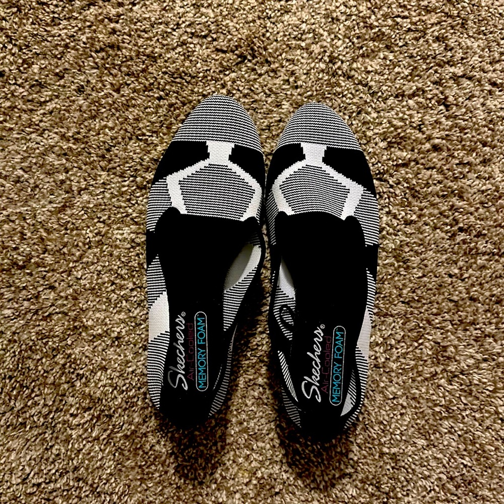 Sketchers patterned flats